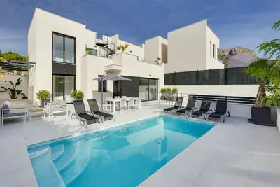 Image de Beautiful new villa 12 min to Benidorm with prive pool and hot tub on the roof