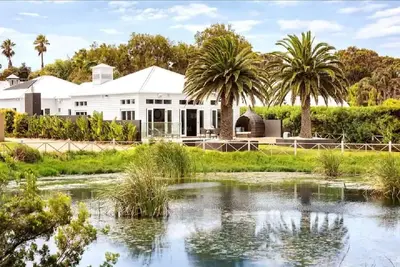 Image de Luxurious Portsea Lakehouse