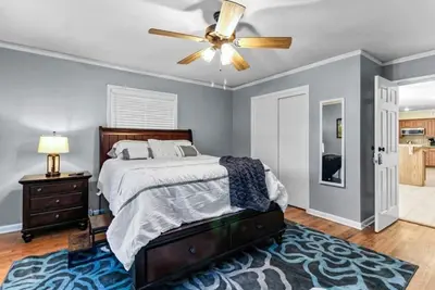 Image de Quiet 3-bedroom home with kitchen & living room