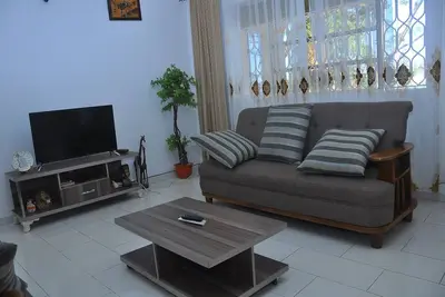 Image de 5 Bedroom House in a serene environment with compound for pets
