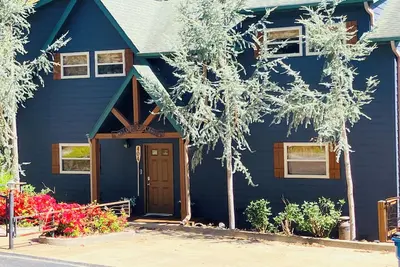 Image de Beautiful 6br 6ba Lakefront Cabin Sleeps 16