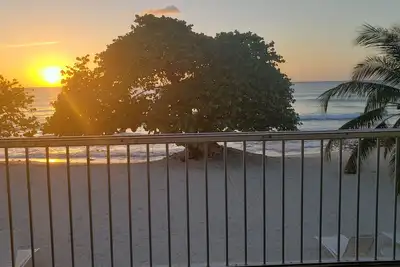 Image de The Grandest of Grandviews on 7 Mile Beach! 2nd floor 2 bed-2 bath beachfront!