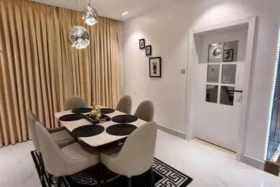 Image de Elegant Three-Bedroom Suite with Pool