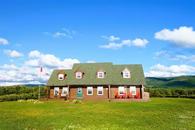 Image de Private Ocean Front & Mountain View Acadian Lodge