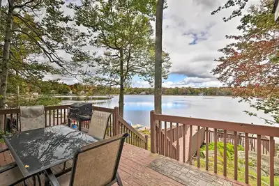 Game Room & Kayaks: Lakefront Poconos Home!