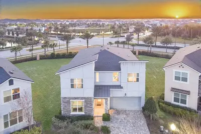 Image de Elegant 9-bedroom Villa Close To Disney! by RedAwning