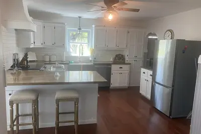 Image de Beautiful Farmhouse with Scenic View