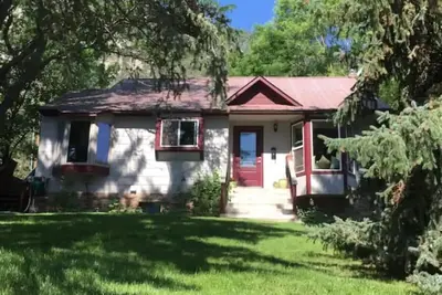 Image de Garden Home, private and spacious with hot tub, only 5 minutes to city center