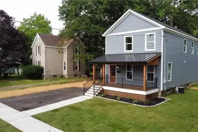 Image de Spacious 4 bedroom home in the village
