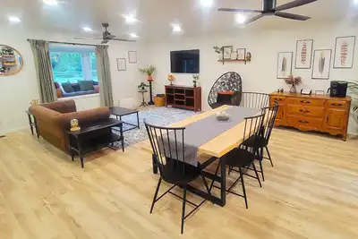 Image de Beautiful, Cozy, and Spacious home- 3 mins from downtown