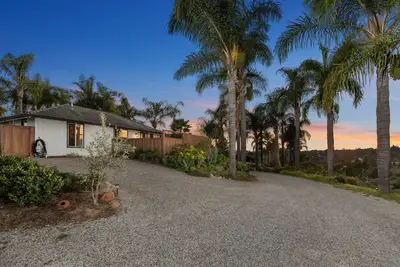Image de Palm & Oak - Detached Guest House - Mountain Views