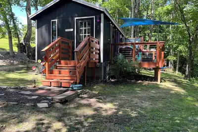 Image de Vibrant Cabin On the River, Sparta #hiking #kayak