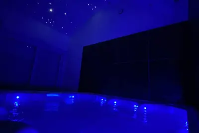 Image de Maison de charme avec Jacuzzi.