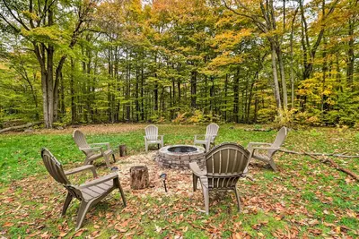 Image de 12 Mi to Camelback Ski Resort: Home w/ Decks!