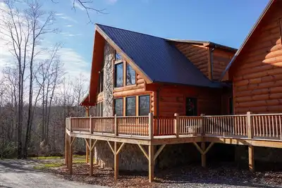 Image de Private Mountain Lodge 5 Masters, Large Cabin Mt. Airy, Nc