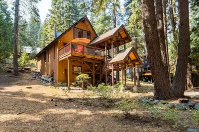 Image de Walk to Lake West Shore Cabin Hot Tub DogOK EVplug