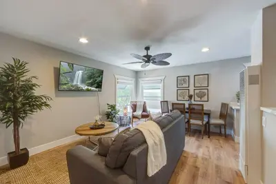 Image de Coronado Unit 3 - B Ave Bungalows · King-sized 1/1, 5-10 Min Walk to Coronado Beach!