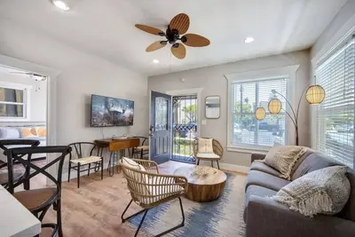 Image de Coronado Unit 1 - B Ave Bungalows · King-sized 1/1, 5-10 Min Walk to Coronado Beach!