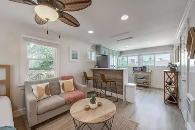 Image de Unit C - B Ave Bungalows · Surf Shack Studio, 5 Min Walk to Coronado Beach!