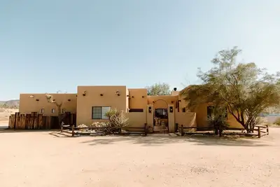 Image de Acres of private Oasis. Sit in the Sauna, Soak under stars, Refresh with a dip.