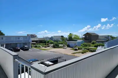 Image de Bright Condo only a short walk to 3 private beaches