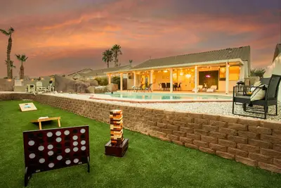 Image de Bohemian Modern Dream Home with Strip Views, Pool & Spa, Pool Table & Games