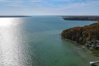 Image de Cheerful Cottage in Elk Rapids - just steps from the lake!