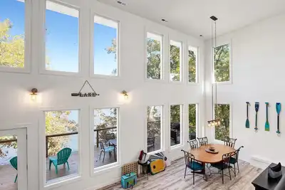 Image de New Custom Home with Breathtaking Views!