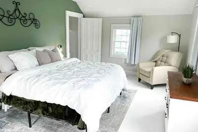 Image de Modern Home Walking Distance to Boat Launch!