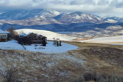 Image de 8 Minutes To Snowbasin Ski Resort! Spacious Home With Unmatched Views.