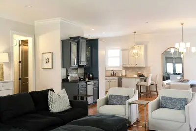Image de Charming Oxford Townhome - Minutes to Ole Miss and The Square! Sleeps 1-10