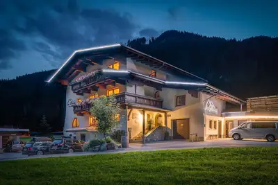Image de Appartement 'Haus Marchegg - Bergkristall' avec vue sur les montagnes, balcon et Wi-Fi