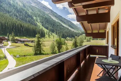 Appartement 'Haus Marchegg - Steinbock' avec vue sur les montagnes, balcon et Wi-Fi