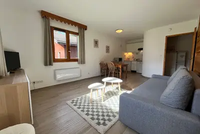 Image de Appartement lumineux avec piscine et parking près du centre