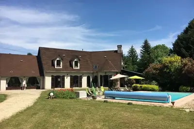 Image de Magnifique villa de 14 pers piscine chauffée, jacuzzi, sauna