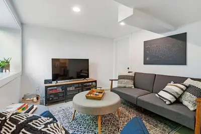 Image de Newly Renovated Hawthorne Retreat- Private Apt!