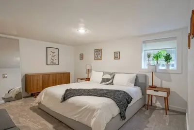 The Alberta Escape - 2br - Awesome Location!