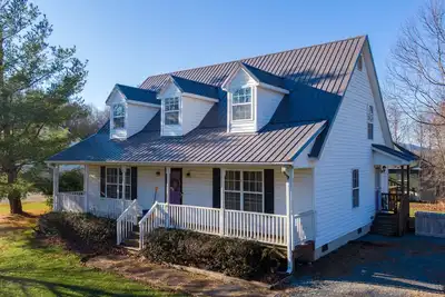 Image de Petes Alpine Retreat - pet friendly Seven Devils home close to ziplining, snow tubing