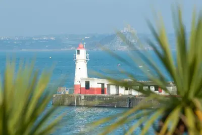 Image de A beautiful apartment in Newlyn with two bedrooms and two bathrooms, just a short stroll from the ha