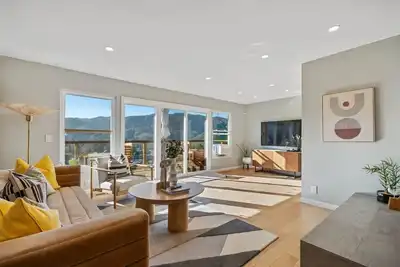 Image de @ Marbella Lane - Chic Abode w/Mountain Skyline