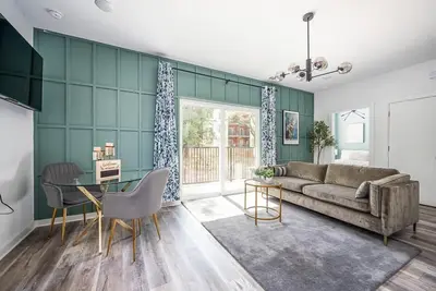 Image de Downtown Brand New Condo w Washer Dryer