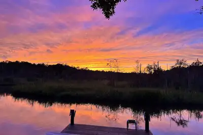 Image de Creekfront Retreat w/ Hot Tub & Sunset Views