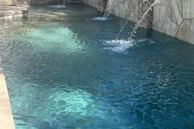 Image de Beautiful Modern Retreat, Pool, Spa, Fire-Pit, Bbq