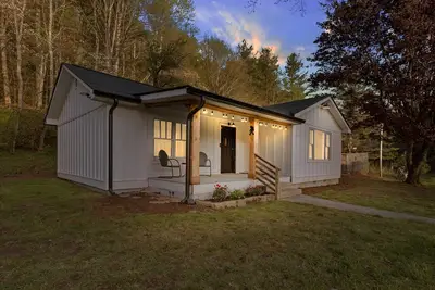 Image de Scaly Mtn/Highlands  Modern Nc Farmhouse-6. 5 Ac 2 Creeks