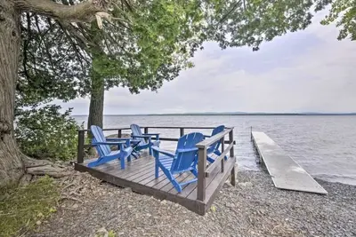 Image de Big Camp · North Hero Lakefront: Just<br>steps to the water!