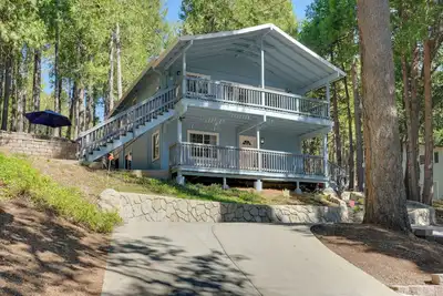 Image de 12 Mi to Apple Hill: Family-Friendly Cabin Retreat
