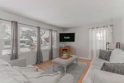 Image de 4br I 5 mins to FargoDome, Pet Friendly, Games