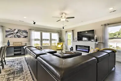 Image de Waterfront Paradise w/ Deck ~ 1/2 Mi to Beach