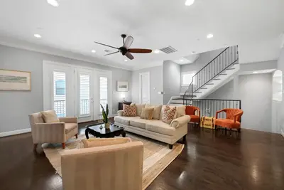 Image de We Have Electricity! Luxury Home in The Heights! Pet Friendly, Sleeps 8