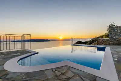 Villa Pounda-Breathtaking sea view-wifi-Newbuilding